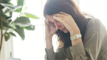 dor de cabeça na menopausa