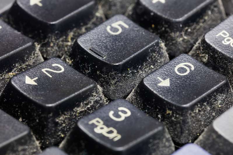 Como limpar teclado de computador em poucos minutos