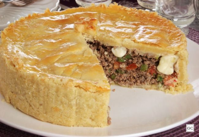 empadão de carne com muçarela 