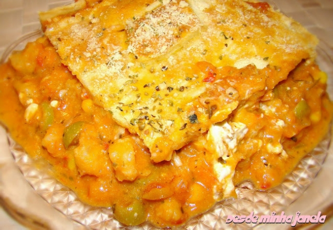 empadão de camarão e legumes