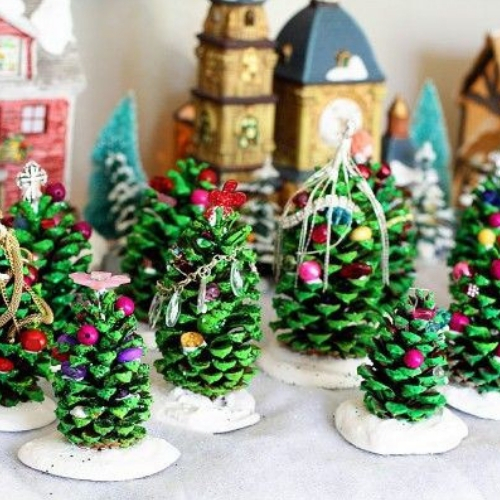 Ideias criativas para enfeites de Natal com pinhas