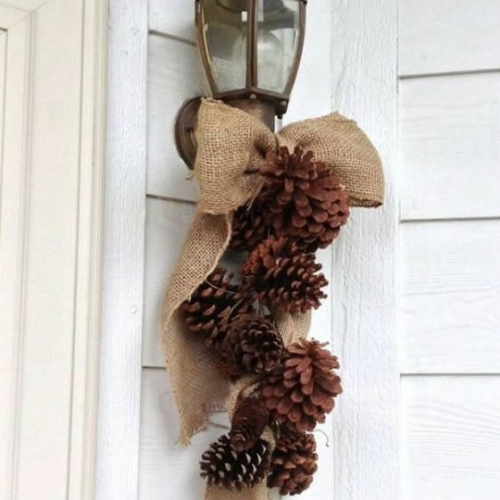 ideia enfeites de natal com pinhas juta