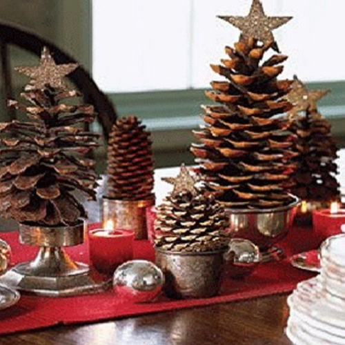 ideia enfeites de natal com pinhas pinheiro mesa