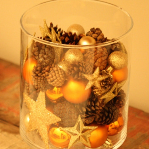 ideia enfeites de natal com pinhas pote