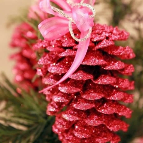 ideia enfeites de natal com pinhas rosa