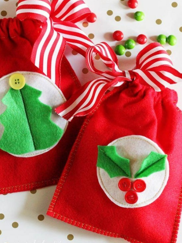 modelo enfeites de natal de feltro sacos