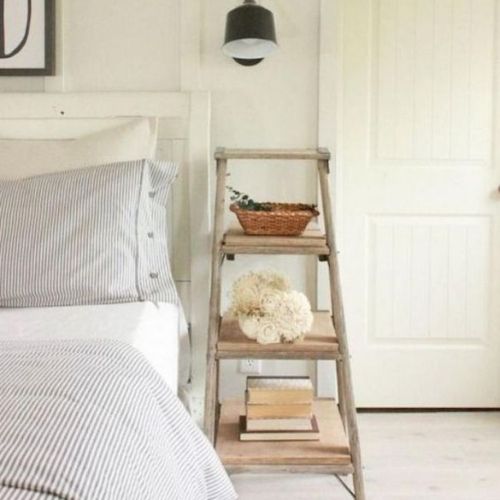 decoração de quarto simples escada antiga