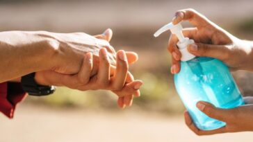 evitar ressecamento das mãos por álcool em gel