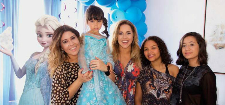 famosos que adotaram crianças 