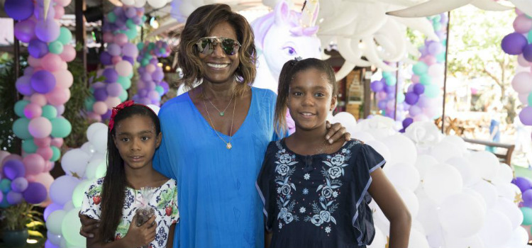 famosos que adotaram crianças 