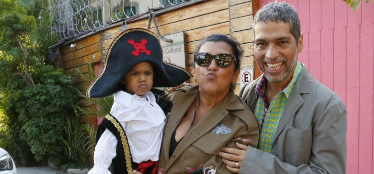 famosos que adotaram crianças 