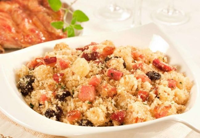 farofa de pão e frutas agridoce