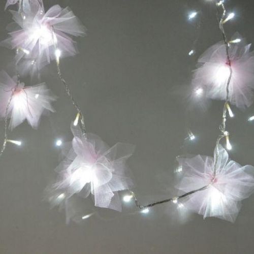 fio de luz com tule decorativo