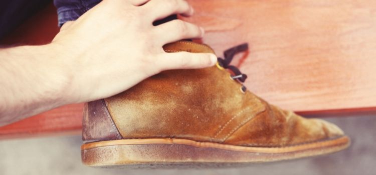 melhores formas de limpar bota de camurça