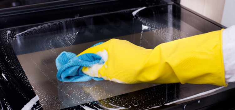 modi per pulire il forno