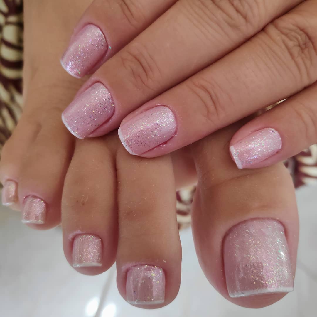 francesinha no pé com brilho rosa