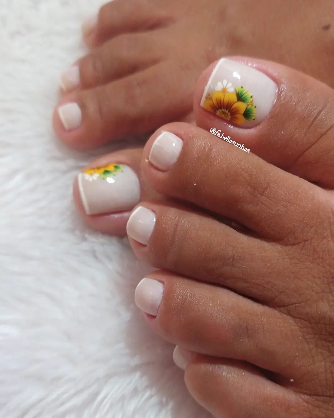 francesinha no pé com flor