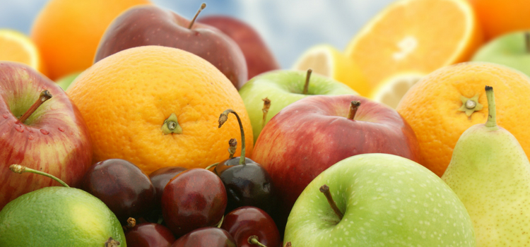 comer frutas no café da manhã