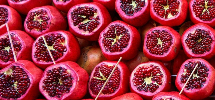 frutas ricas em ferro tipo romã