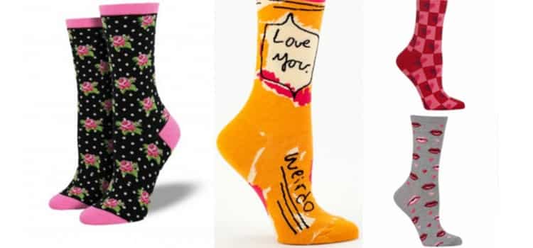 Meias coloridas da empresa de garoto com síndrome de down