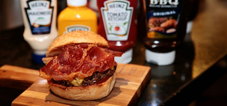 hambúrguer caseiro de costela