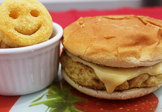 hambúrguer de frango e pão