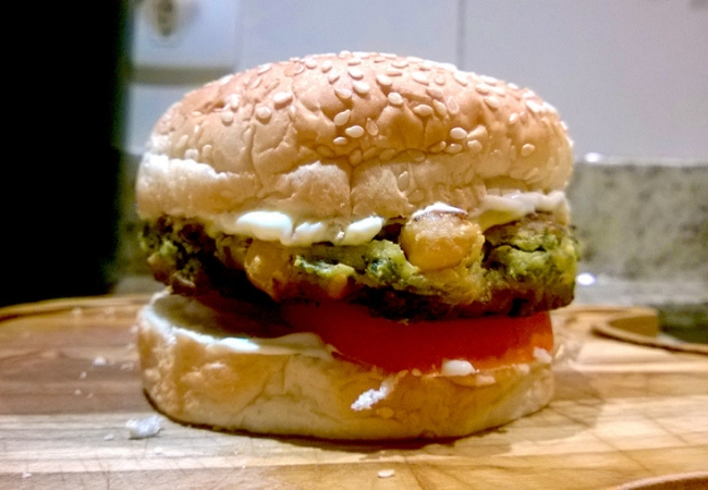 hambúrguer de grão-de-bico e espinafre