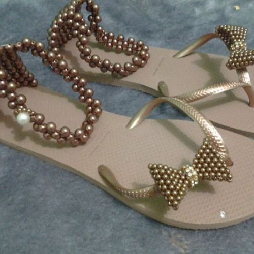 modelo de havaianas customizadas dourado