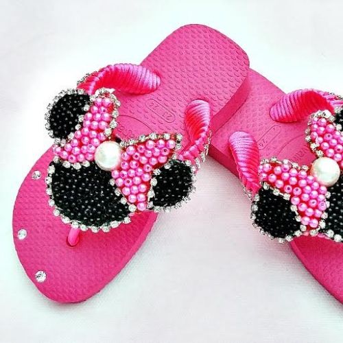 modelo havaianas customizadas minnie
