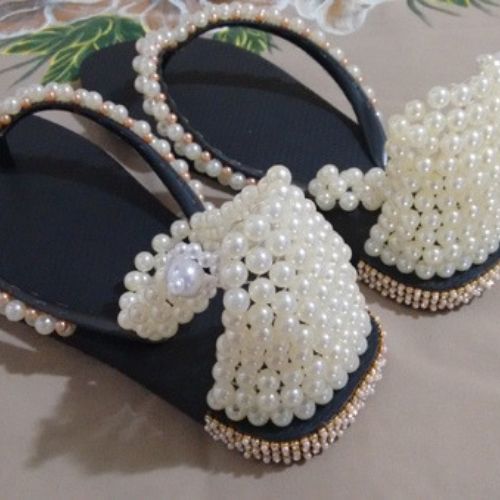 modelo de havaianas customizadas perolas