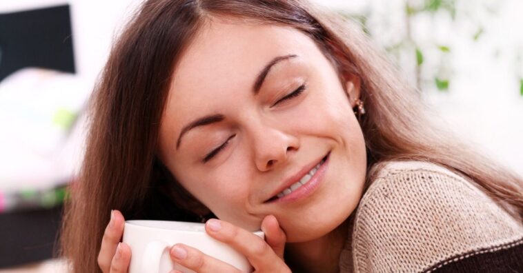 horário ideal para tomar café