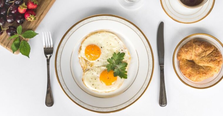 como fritar ovo no micro-ondas