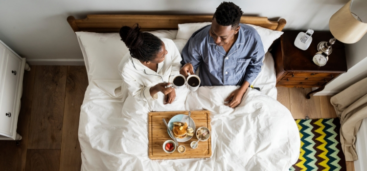 ideias românticas café na cama