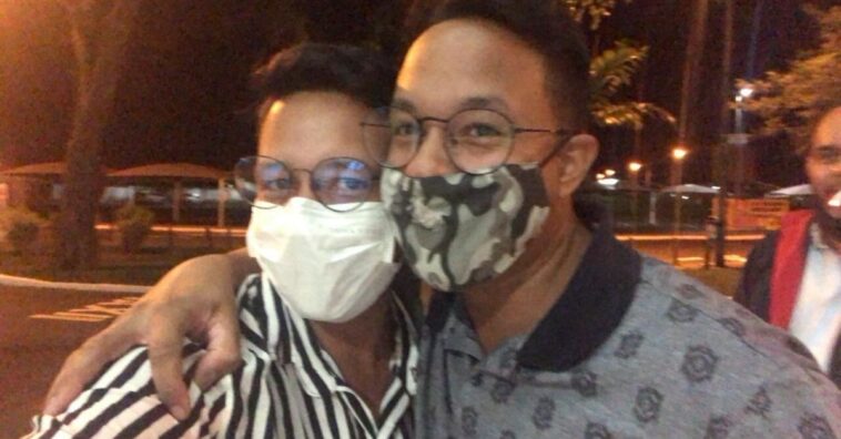 irmãos gêmeos se reencontram anos depois