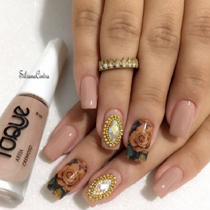 modelo de joia de unha dourado estampado