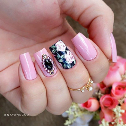 modelo de joia de unha média preto