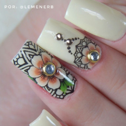 modelo de joia de unha pedra brilhante