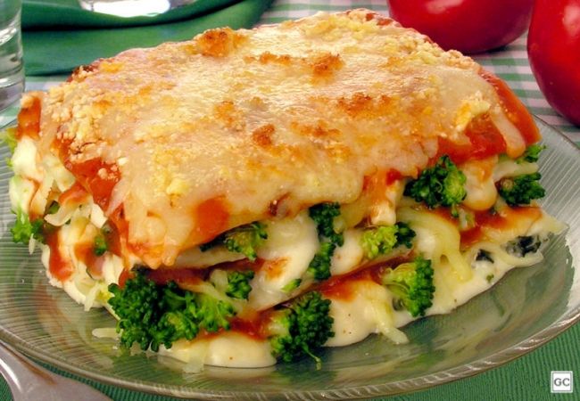 lasanha de brócolis com queijos