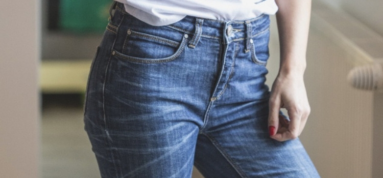 lavar calça jeans na máquina