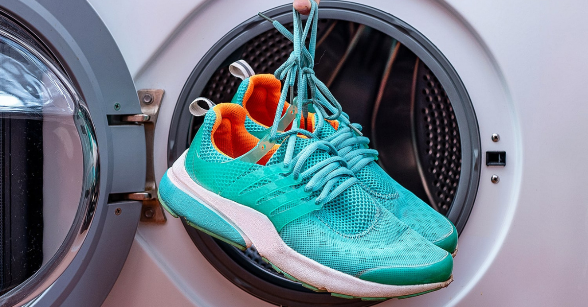 Como lavar tênis na máquina sem estragar passo a passo e cuidados