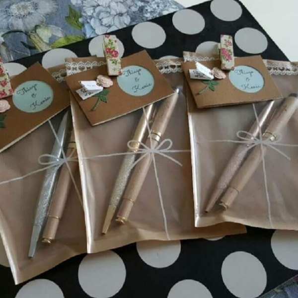 ideias de lembrancinhas de casamento canetas