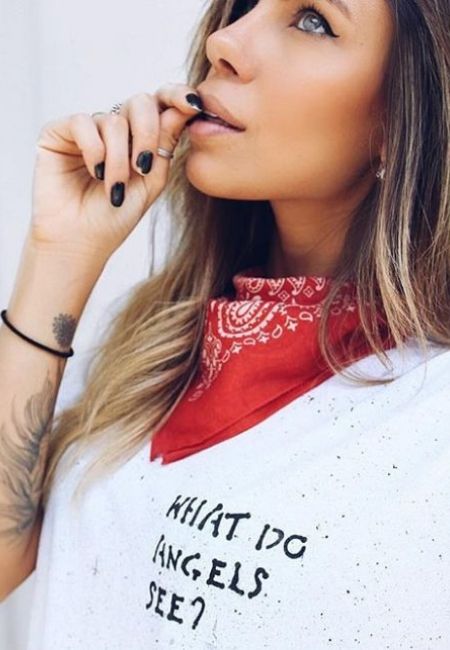 lenço triangular pescoço