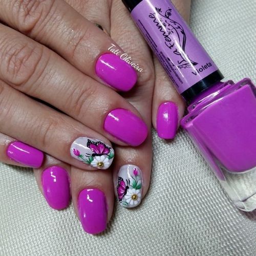 unhas decoradas com borboletas lilás