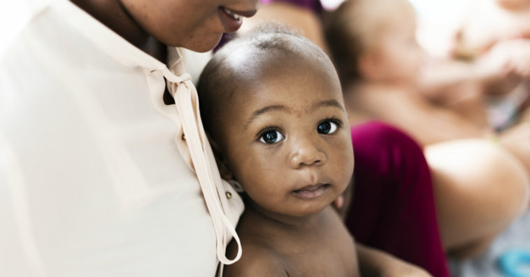 limpar o nariz do bebê