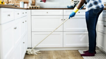 limpar piso de cozinha
