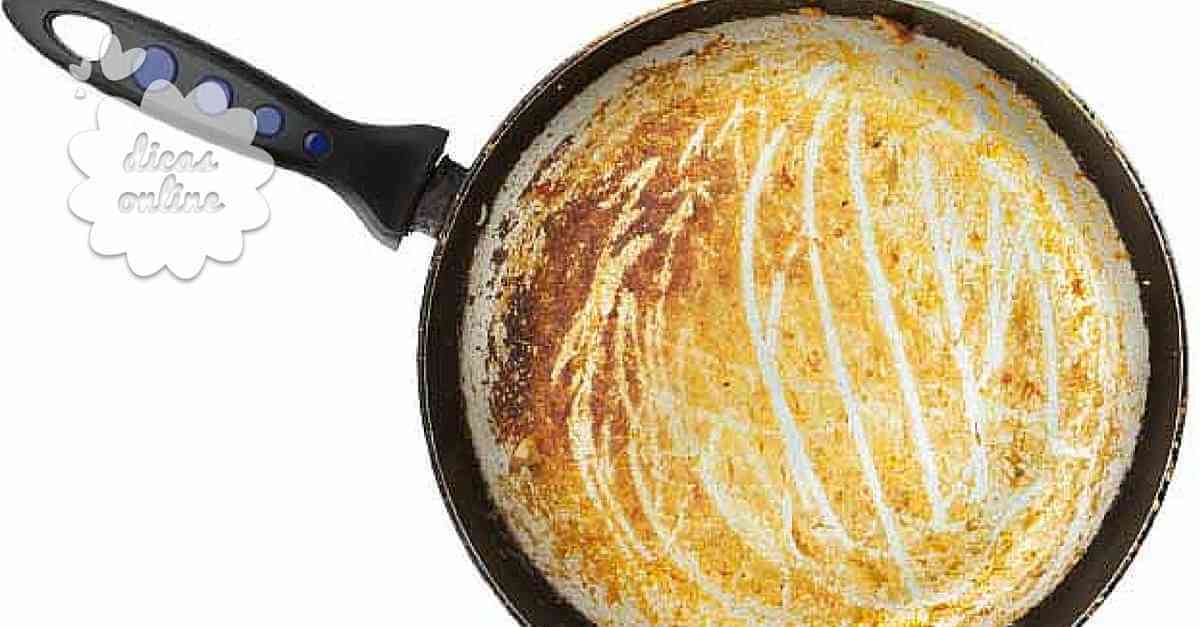 Como limpar frigideira queimada