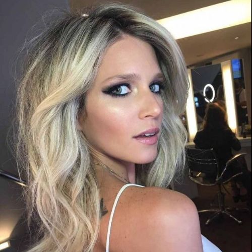 cabelo loiro verão raiz escura