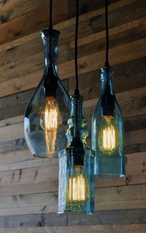 modelo luminária com garrafas de vidro