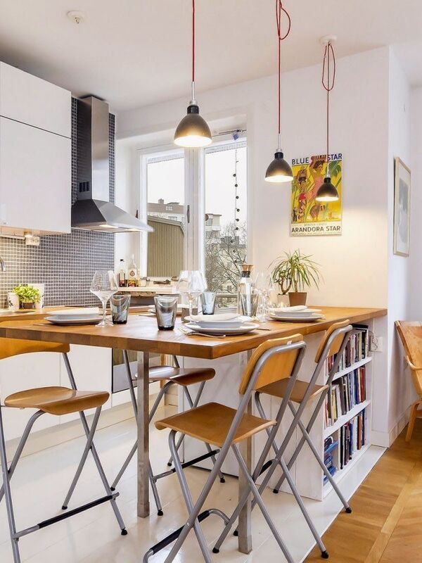 decoração de cozinha pequena com luminarias pendentes