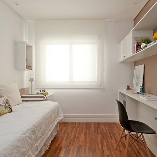 decoração de quarto pequeno luz natural cortina leve